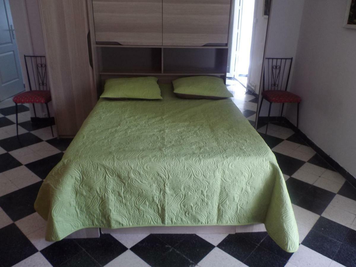 Auberge Des Garrigues Nîmes Exteriér fotografie
