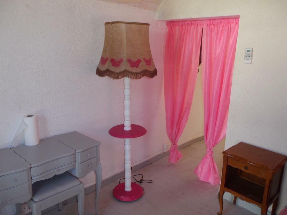 Auberge Des Garrigues Nîmes Exteriér fotografie